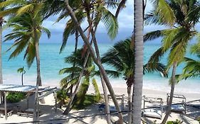 Private Room Overlooking The Beach